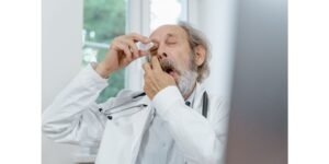 قطرة لإزالة احمرار العين عند الأطفال أو الكبار