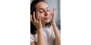 ما هي الأسباب المحتملة لزغللة العين؟