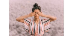 هل يوجد علاجات منزلية لزغللة العين؟