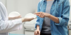 عمليات تجميل الثدي وأنواعها