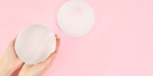 تحذيرات من جراحة الثدي بحقن الدهون