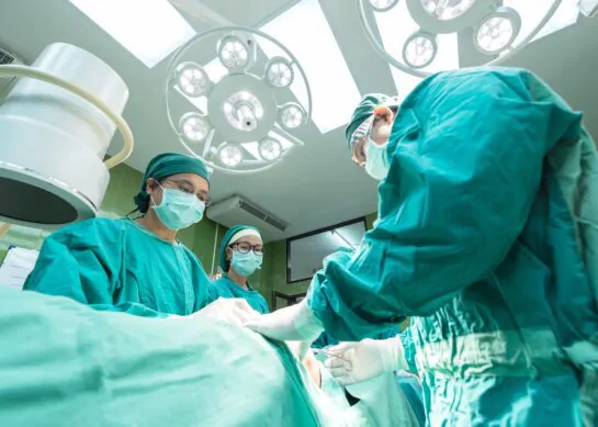 تجميل الأجفان متى نفكر بإجرائها وما هي أبرز مخاطرها