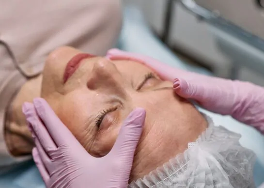 تجميل العيون التقنيات والمزايا والمضاعفات