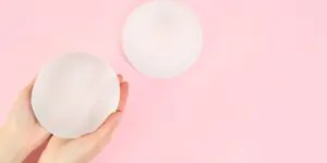 تحذيرات من جراحة الثدي بحقن الدهون